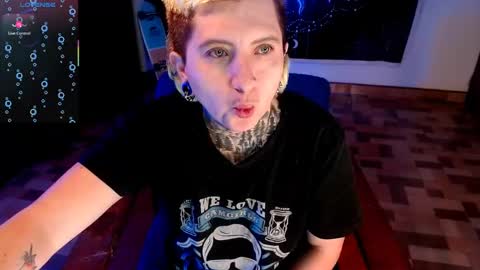 Snapshot of ftmblueyes chatting on January 2025 11:43:01 PM HEHIM online show from January 2025 11:43:01 PM