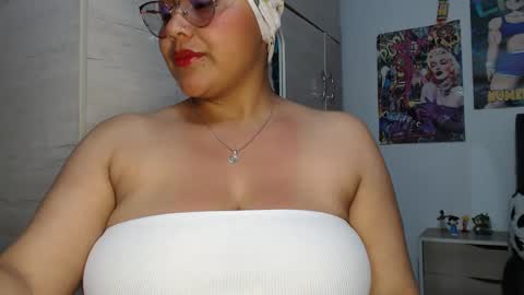 Mia and Gary  online show from October 2025 01:38:01 AM