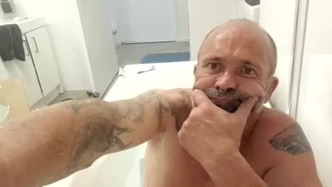 fukmelivenow online show from October 2025 07:03:02 PM