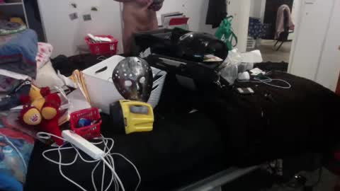 fukmelivenow online show from April 2026 10:42:02 AM