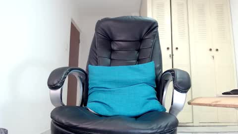 Snapshot of full_milo chatting on November 2025 08:46:02 AM Andres. online show from November 2025 08:46:02 AM