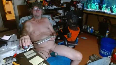 Snapshot of funmike2000 chatting on February 2026 04:16:01 AM mike online show from February 2026 04:16:01 AM