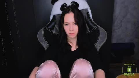 Eva online show from November 2025 03:44:01 PM