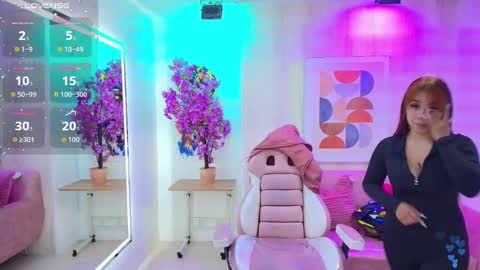 gabby_evanns online show from November 2025 12:22:02 PM