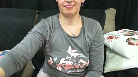 gaby  layla online show from September 2025 11:37:01 PM