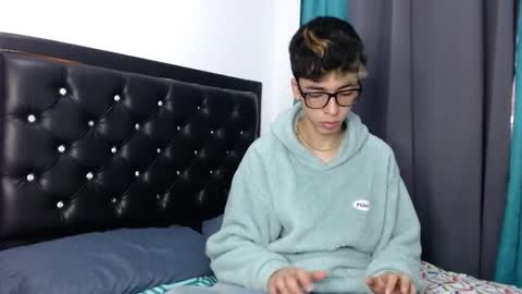 gabriel_x18 online show from February 2026 09:37:02 PM