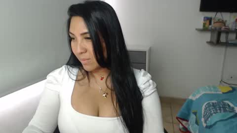 Snapshot of gaby_bluexx chatting on February 2025 08:51:02 PM Gaby Blue online show from February 2025 08:51:02 PM