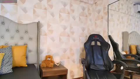 Gaby  online show from November 2025 08:44:01 PM