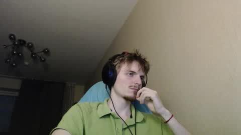 Snapshot of gasturfahe chatting on November 2025 08:18:01 PM gasturfahe online show from November 2025 08:18:01 PM