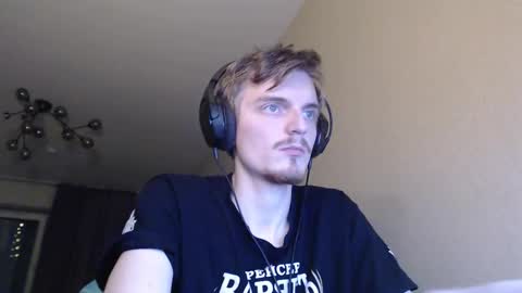 Snapshot of gasturfahe chatting on November 2025 11:03:01 PM gasturfahe online show from November 2025 11:03:01 PM