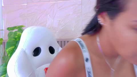 gaviluc_ online show from May 2026 12:45:02 PM