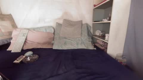 gayrobbin online show from October 2025 12:03:01 PM