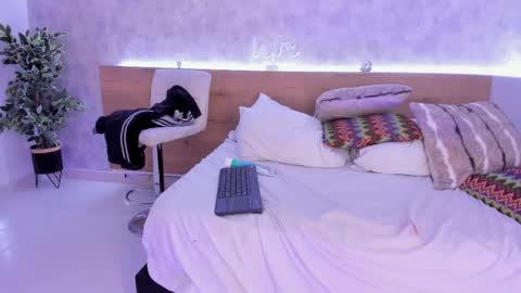 geminis muentes online show from February 2025 04:01:02 AM