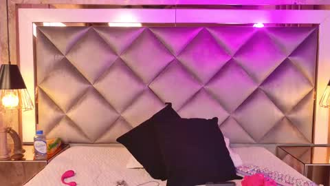 Snapshot of gemma_sm chatting on September 2025 03:19:01 AM Maria online show from September 2025 03:19:01 AM