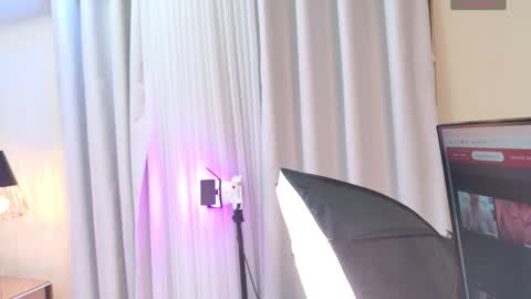 Snapshot of gemma_sm chatting on November 2025 03:07:01 AM Maria online show from November 2025 03:07:01 AM