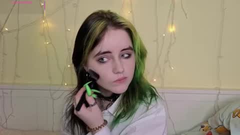 Ilona online show from October 2025 07:11:01 PM