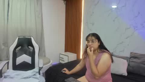 Snapshot of genesis_y_moon chatting on June 2026 10:41:02 AM genesis_y_moon online show from June 2026 10:41:02 AM