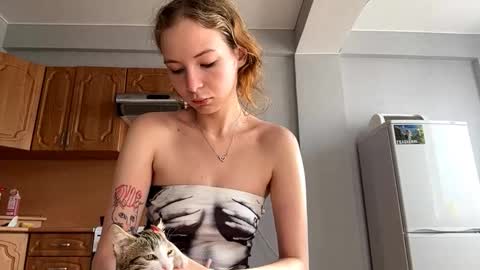 Emmi online show from September 2025 05:40:01 AM