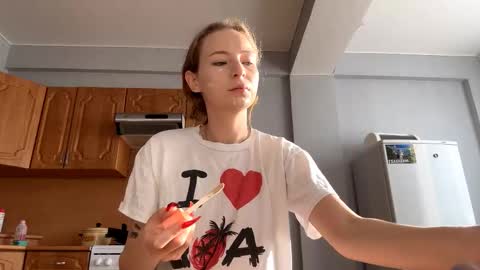 Emmi online show from September 2025 05:21:01 AM