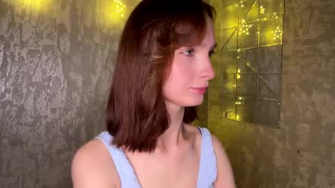 Snapshot of genieflug chatting on May 2026 01:28:02 PM Riana online show from May 2026 01:28:02 PM