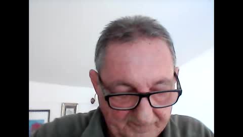 Snapshot of georg1412 chatting on April 2026 01:44:02 PM georg1412 online show from April 2026 01:44:02 PM