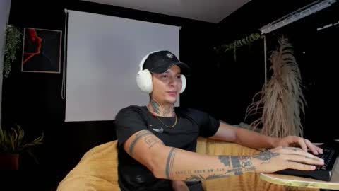 Snapshot of george_prince2 chatting on November 2025 05:08:02 AM independent model online show from November 2025 05:08:02 AM