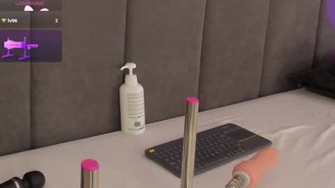 Kendal  online show from December 2024 12:55:02 AM