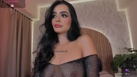 Kendal  online show from October 2025 06:16:02 PM