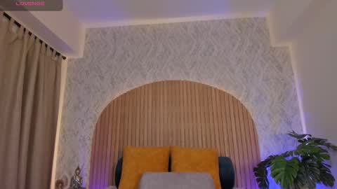 Kendal  online show from October 2025 02:29:01 PM