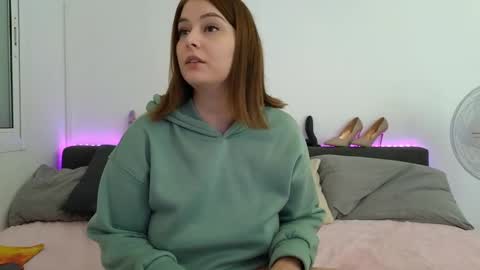 Snapshot of germangirl1996 chatting on December 2024 04:58:01 PM Nadine online show from December 2024 04:58:01 PM