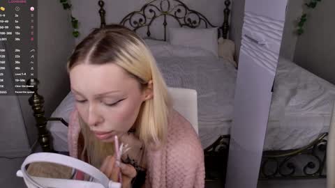 Snapshot of ghost_girlyy chatting on April 2026 04:56:01 AM violeta online show from April 2026 04:56:01 AM