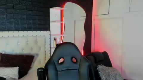 Allison  online show from February 2025 09:37:02 PM