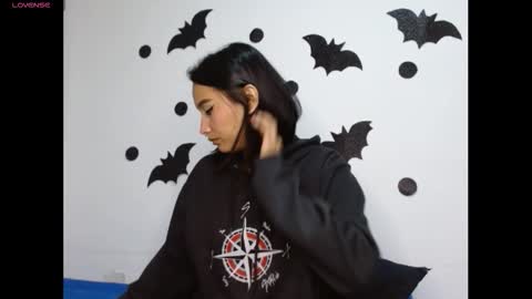 Gia Lee online show from October 2025 02:30:02 AM