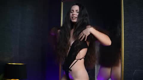  Gia  online show from November 2025 08:30:01 PM