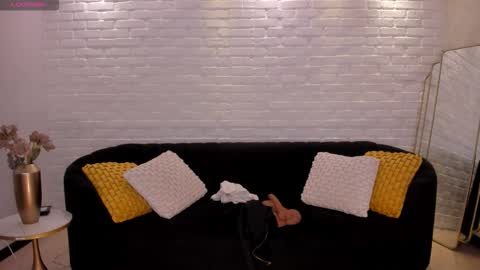 Gia Ferrera online show from November 2025 07:18:02 PM