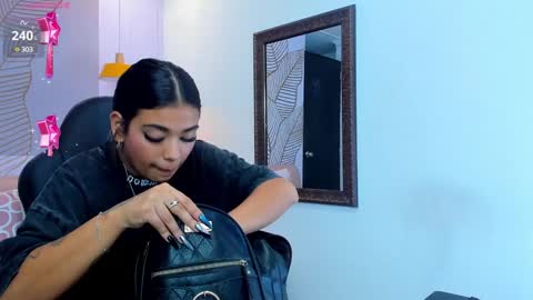 Gia  online show from December 2024 11:42:01 PM