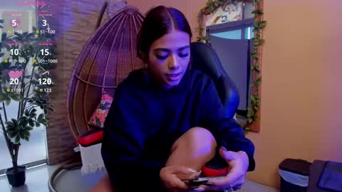 Gia  online show from March 2025 12:00:01 PM