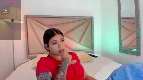 Gia  online show from October 2025 06:18:02 PM