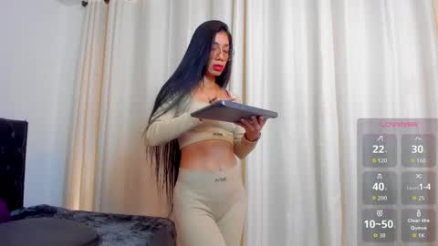 Snapshot of giana_gill chatting on April 2026 05:08:02 PM Giana online show from April 2026 05:08:02 PM