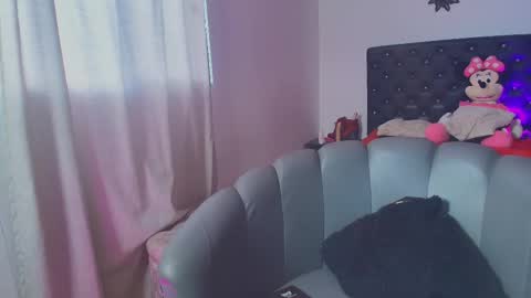 Giana Roberts online show from November 2025 12:16:02 PM