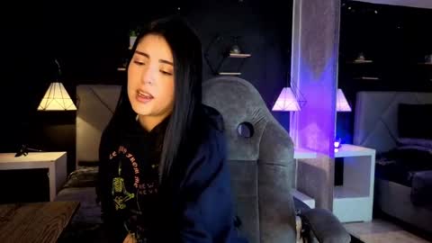 Gia online show from November 2025 01:45:01 PM