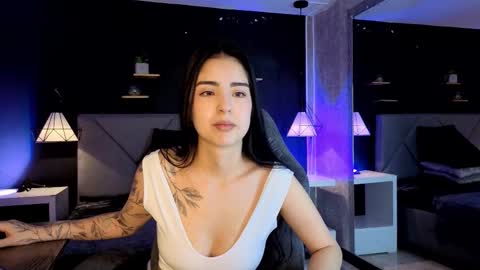 Gia online show from November 2025 02:30:01 PM