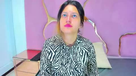 Snapshot of giaroussel chatting on January 2025 01:40:02 PM GiaRoussel online show from January 2025 01:40:02 PM