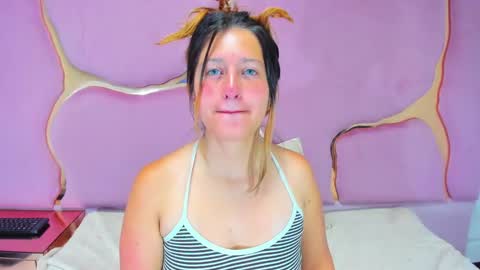 Snapshot of giaroussel chatting on January 2025 01:58:01 PM GiaRoussel online show from January 2025 01:58:01 PM