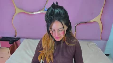 Snapshot of giaroussel chatting on January 2025 02:25:01 PM GiaRoussel online show from January 2025 02:25:01 PM