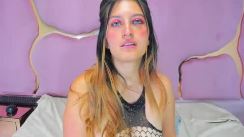 Snapshot of giaroussel chatting on January 2025 05:00:02 PM GiaRoussel online show from January 2025 05:00:02 PM