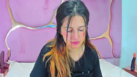 Snapshot of giaroussel chatting on January 2025 03:03:01 PM GiaRoussel online show from January 2025 03:03:01 PM