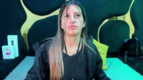 Snapshot of giaroussel chatting on October 2025 03:24:02 PM GiaRoussel online show from October 2025 03:24:02 PM