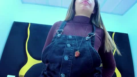 Snapshot of giaroussel chatting on November 2025 05:05:02 PM GiaRoussel online show from November 2025 05:05:02 PM