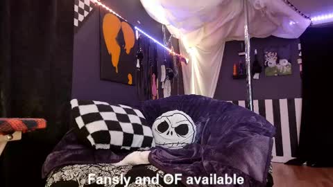 Giggles online show from April 2026 04:05:02 PM